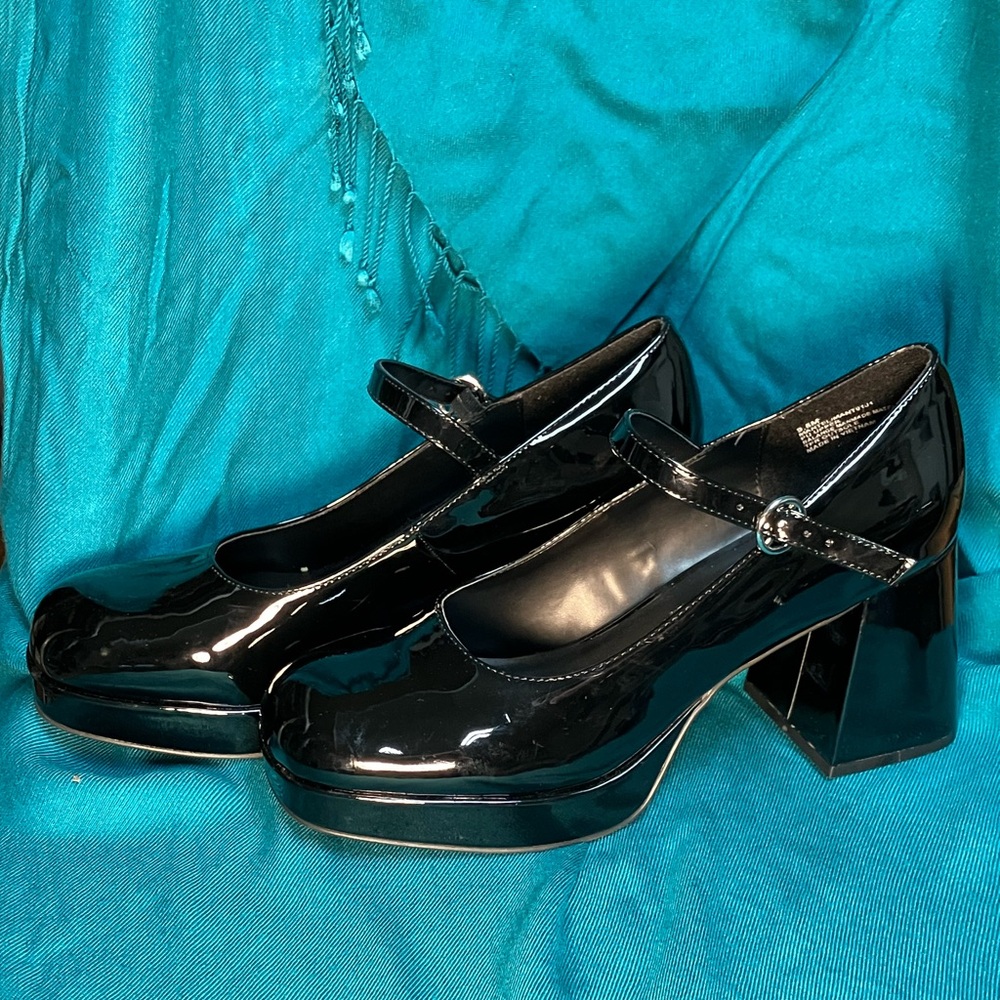 Steve Madden
Black Patent Mary Jane Heels